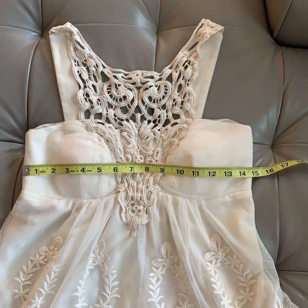 Boston Proper
Crochet Lace Cream Top - Picture 12 of 13